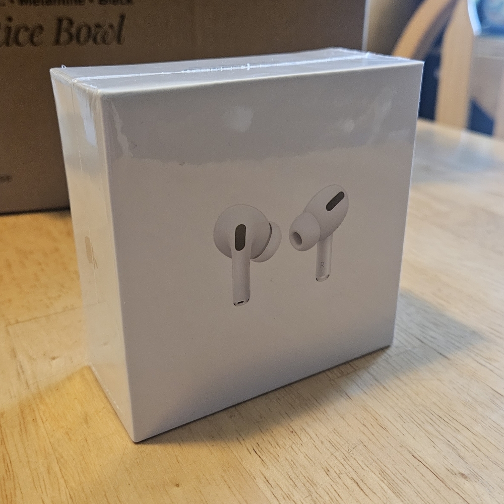 *LAST ONE* *BRAND NEW* Apple AirPods Pro with ANC